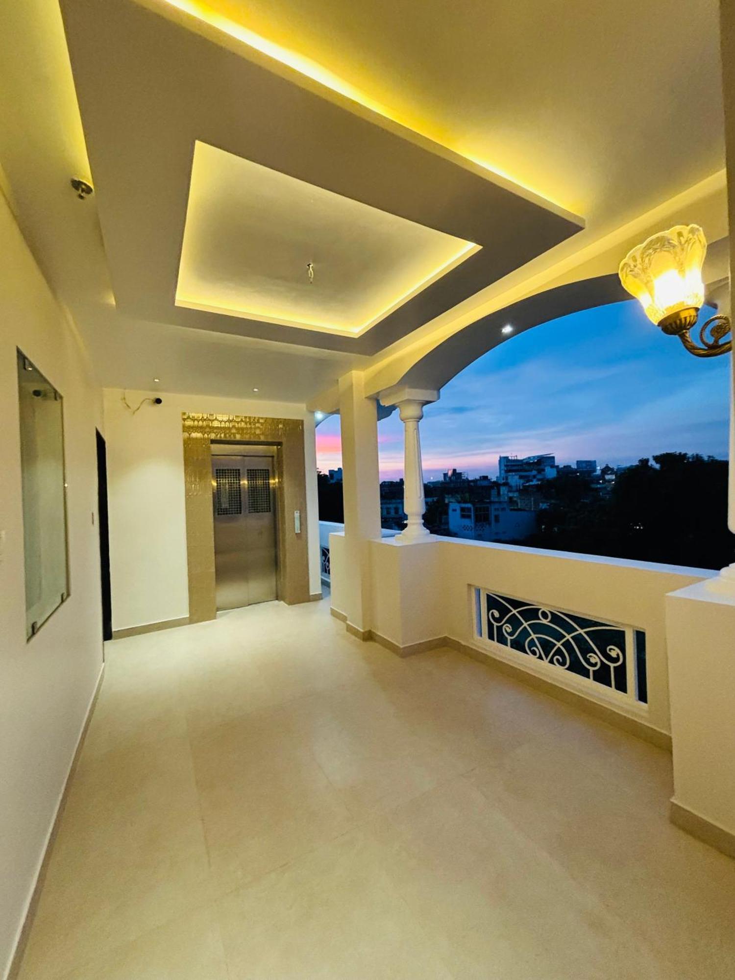 The Lavish Stay Варанаси Экстерьер фото